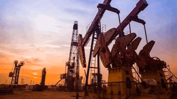Giá xăng dầu hôm nay 14/6 có sự điều chỉnh tăng mạnh. Ảnh: TL