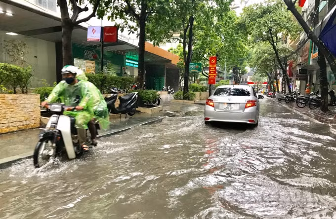 Phương tiện di chuyển khó khăn qua tuyến đường, đặc biệt là đối với xe máy