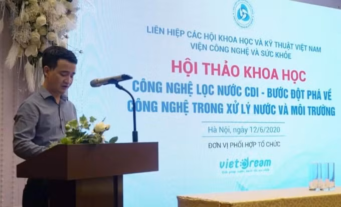 Thạc sĩ Lê Hữu Thi – Viện trưởng Viện Công nghệ và Sức khỏe - Trưởng ban tổ chức Hội thảo khoa học “Công nghệ lọc nước CDI - bước đột phá về công nghệ trong xử lý nước và môi trường” khai mạc Hội thảo.