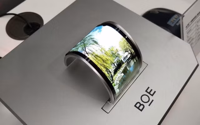 Apple trước đó đã rất tích cực thử nghiệm các màn hình OLED của BOE.