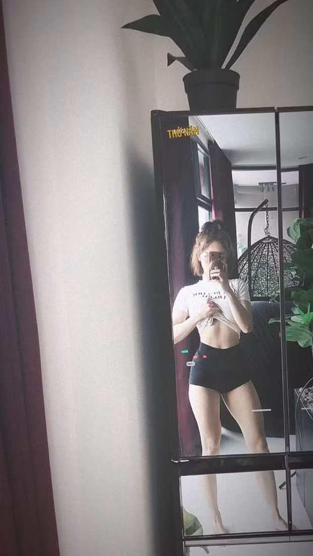 Cô nàng dành thời gian tập luyện nâng cao sức khoẻ thay vì vui chơi xa xỉ.