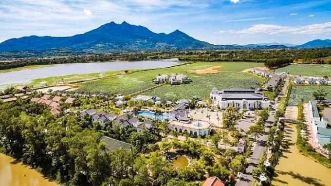 Dự án Khu du lịch biệt thự sinh thái nghỉ dưỡng Vườn Vua - Vườn Vua Resort & Villas tọa lạc trên khu đất gần 86 ha.