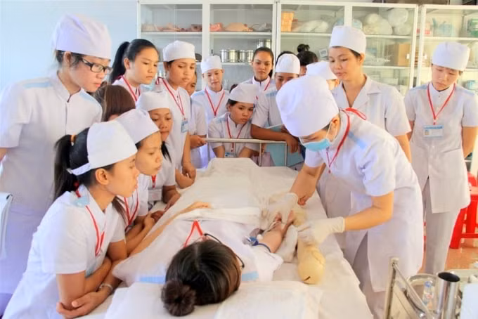 Hiện nay nhiều trường Y – Dược đang tăng học phí một cách vô lý (ảnh mang tính minh họa).