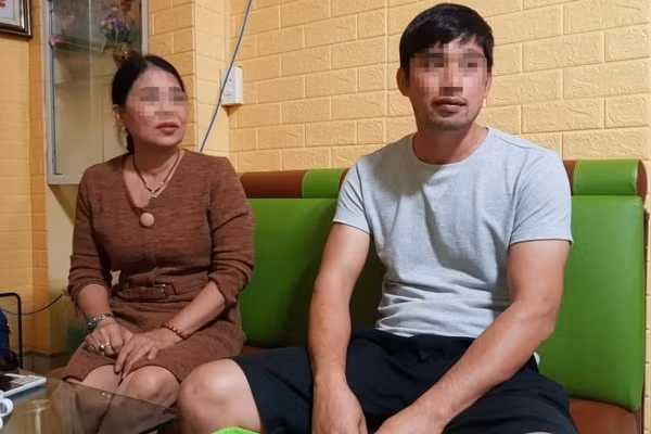 Bà Đ.T.L. và con trai tố Đường 