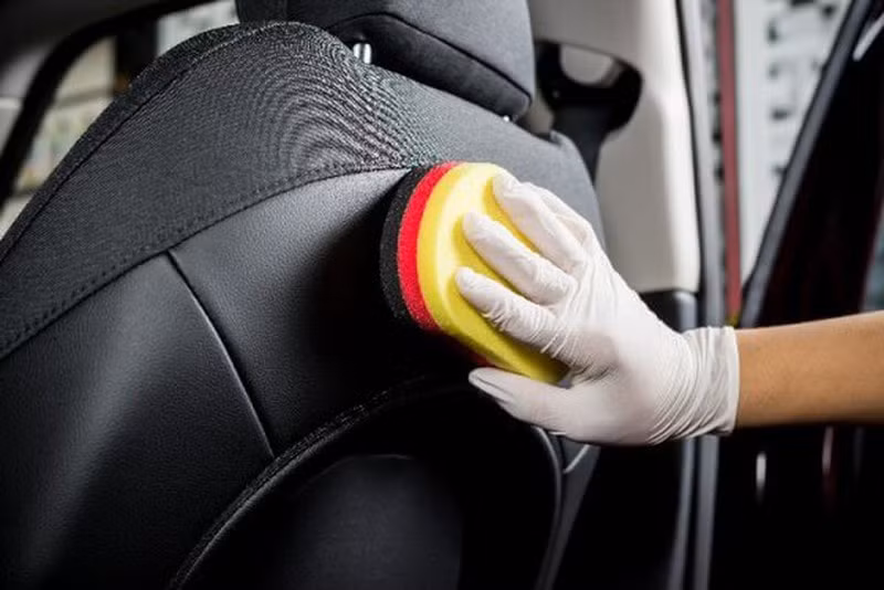 Chất liệu da ở xe khi tiếp xúc trực tiếp ánh nắng sẽ rất dễ hỏng.