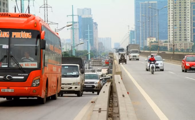 Cần có phương án tổ chức, điều tiết giao thông hợp lý, xử lý nghiêm các trường hợp vi phạm để phát huy hết hiệu quả đầu tư xây dựng đường Vành đai 3 trên cao. Ảnh: TL