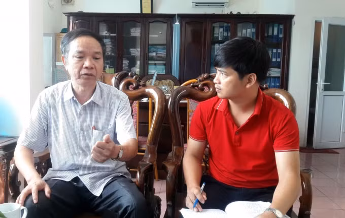 Ông Hồ Đình Tùng, Phó Chủ tịch UBND Thị xã Nghi Sơn đang thuật lại sự việc với PV Báo NB&CL vào sáng ngày 10/6. Ảnh: Quang Duy