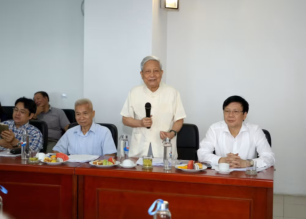 Nhà báo lão thành Hà Đăng nêu ý kiến tại Hội thảo. Ảnh: Sơn Hải