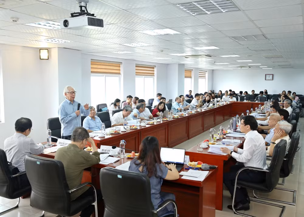 Nhà báo lão thành Phan Quang nêu đề xuất đóng góp cho Hội thảo. Ảnh: Sơn Hải