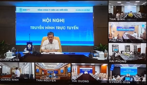 Ông Lê Quang Thái – Phó Tổng Giám đốc EVNNPC chỉ đạo cuộc họp.