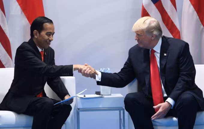 Tổng thống Widodo và Tổng thống Trump trong một cuộc hội đàm - Ảnh: Reuters