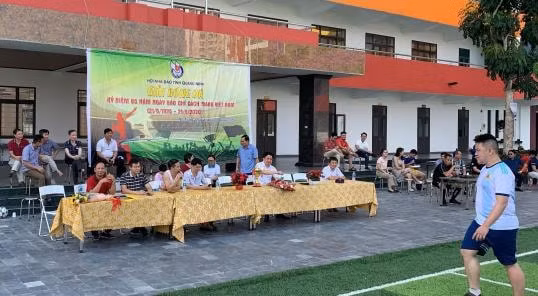 Lễ khai mạc Giải bóng đá Hội Nhà báo tỉnh Quảng Ninh 2020. Ảnh: Hội Nhà báo Quảng Ninh.