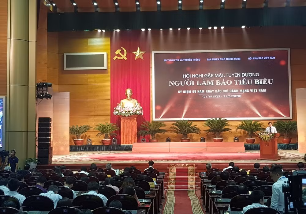 Hội nghị tuyên dương người làm báo tiêu biểu nhân kỷ niệm 95 năm ngày Báo chí cách mạng Việt Nam.