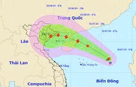 Áp thấp nhiệt đới đi vào Biển Đông đang mạnh lên thành bão. Ảnh: TL