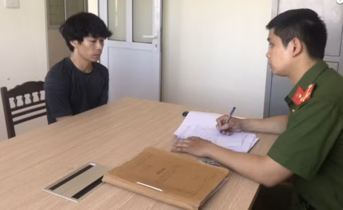Đối tượng Hải ở cơ quan điều tra. Ảnh: Công an cung cấp.