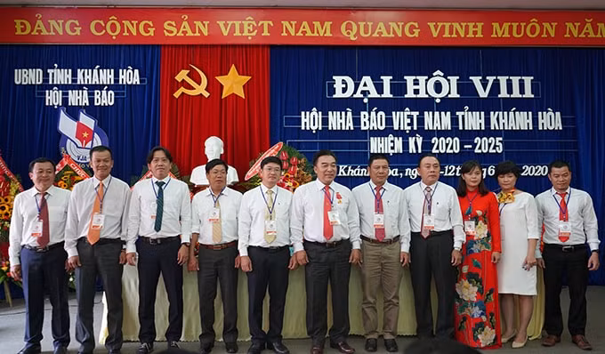 Ban chấp hành nhiệm kỳ 2020-2025 ra mắt đại hội. Ảnh Thanh Hiền
