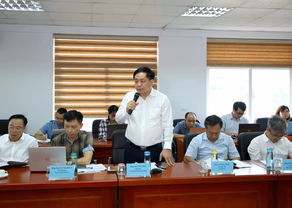 Đồng chí Mai Vũ Tuấn, Tổng Biên tập, Giám đốc Trung tâm Truyền thông Quảng Ninh, phát biểu tại diễn đàn. Ảnh: Sơn Hải