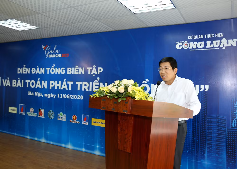 Ông Lưu Đình Phúc, Cục trưởng Cục Phát thanh Truyền hình và Thông tin điện tử (Bộ TT&TT) phát biểu tại Diễn đàn. Ảnh: Sơn Hải