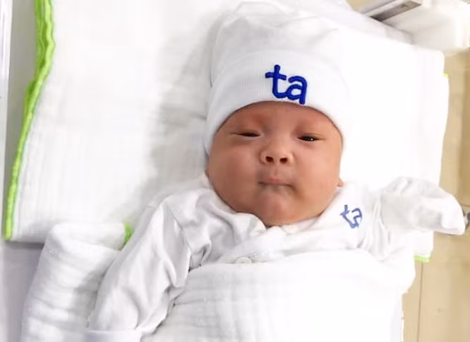 Với các chuyên gia giỏi hàng đầu và các thiết bị chăm sóc đặc biệt tại BVĐK Tâm Anh, Hà Nội, bé xuất viện khỏe mạnh sau gần 4 tháng, vào đúng ngày dự sinh, cân nặng 3 kg.