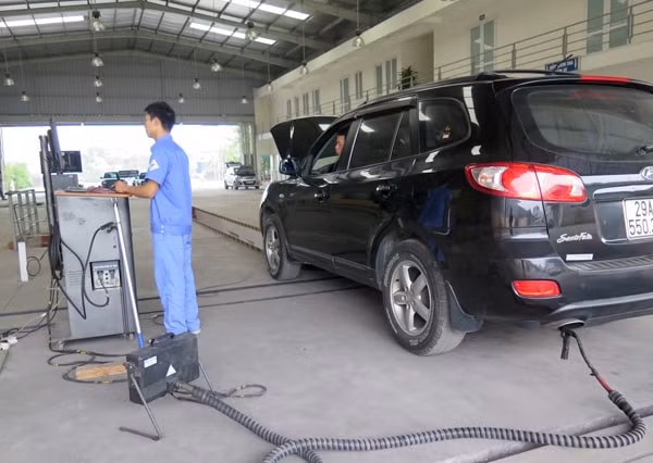 Hai Bộ Giao thông vận tải và Tài nguyên & Môi trường cần thống nhất quy định về kiểm soát khí thải phương tiện giao thông, tránh chồng chéo. Ảnh: TL