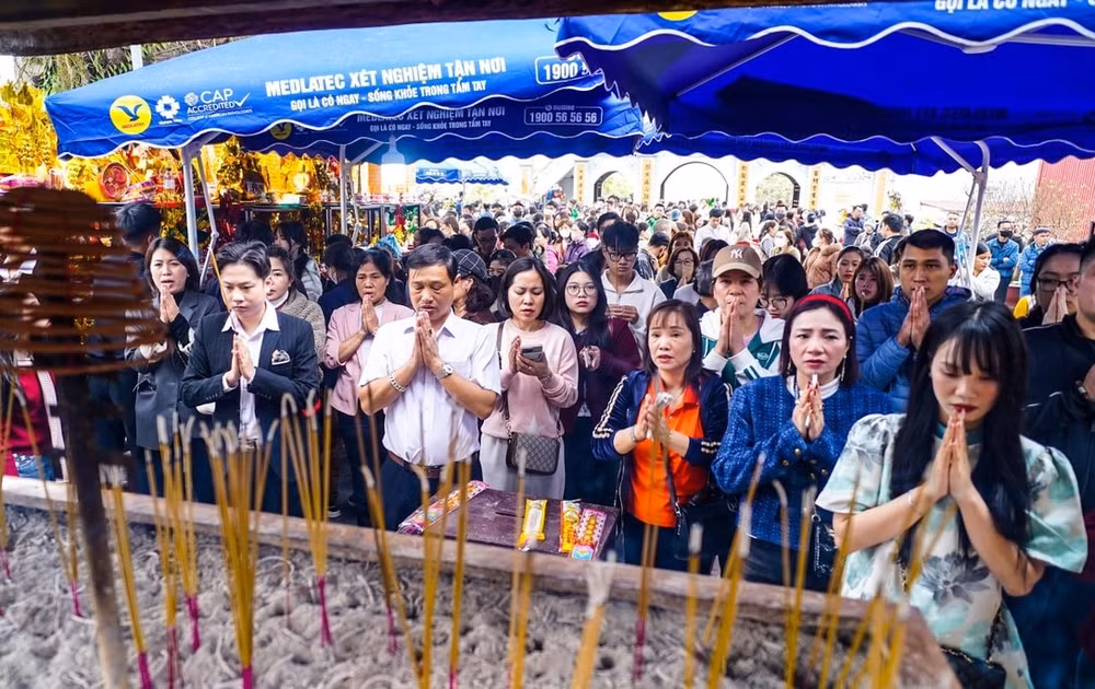 nuom nuop nguoi xin loc vay von ba chua kho ngay dau xuan hinh 5