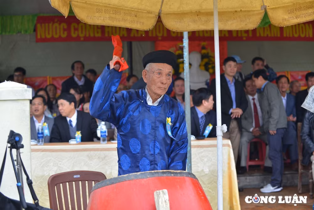 don xuan moi ve lang sinh xu hue xem hoi vat dau nam hinh 3