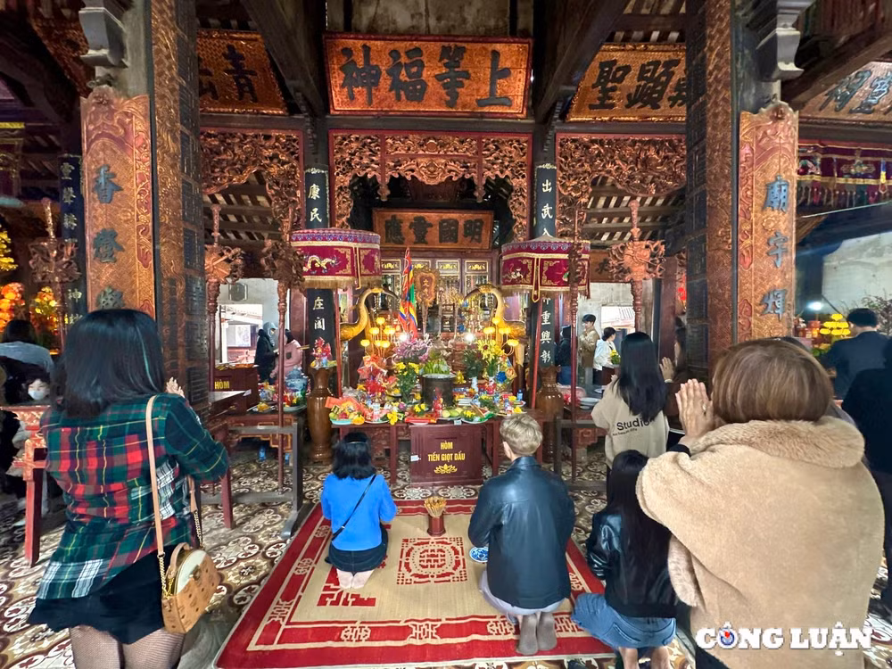du khach ve ngoi den co tai thanh pho hai duong dang le dau nam hinh 4