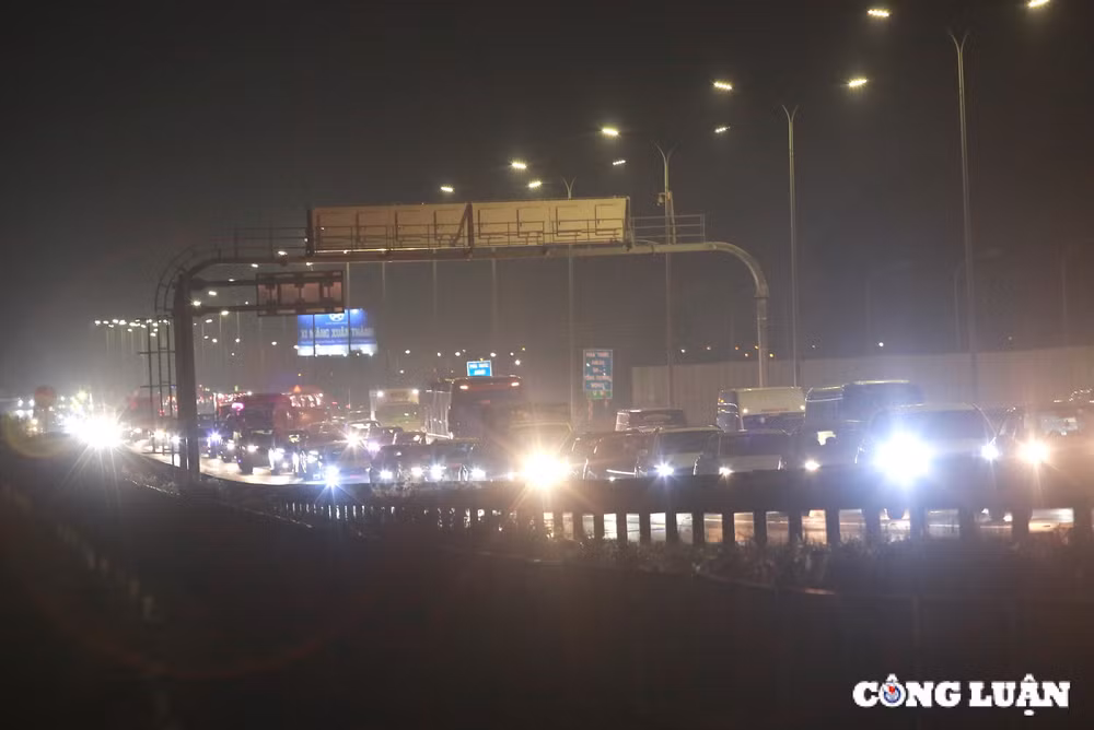 toi mong 5 tet dong phuong tien un u keo dai hon 2 km huong vao thu do hinh 5