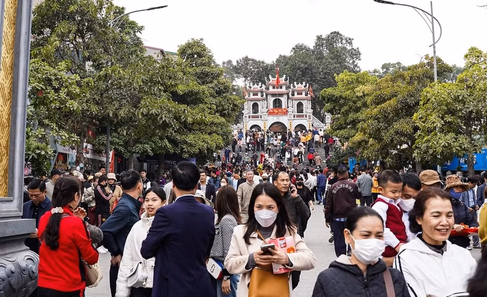 nuom nuop nguoi xin loc vay von ba chua kho ngay dau xuan hinh 3