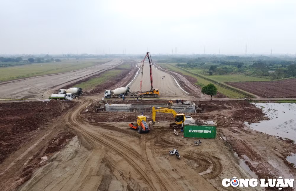 tat bat tren cong truong duong vanh dai 4 vung thu do nhung ngay giap tet hinh 1