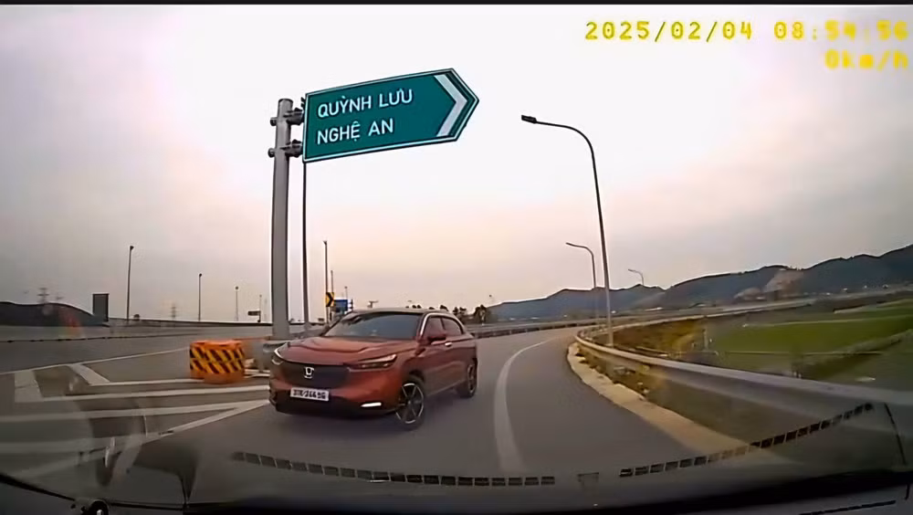 nu tai xe di nguoc chieu vao duong dan ra cao toc do loi di theo google map hinh 1