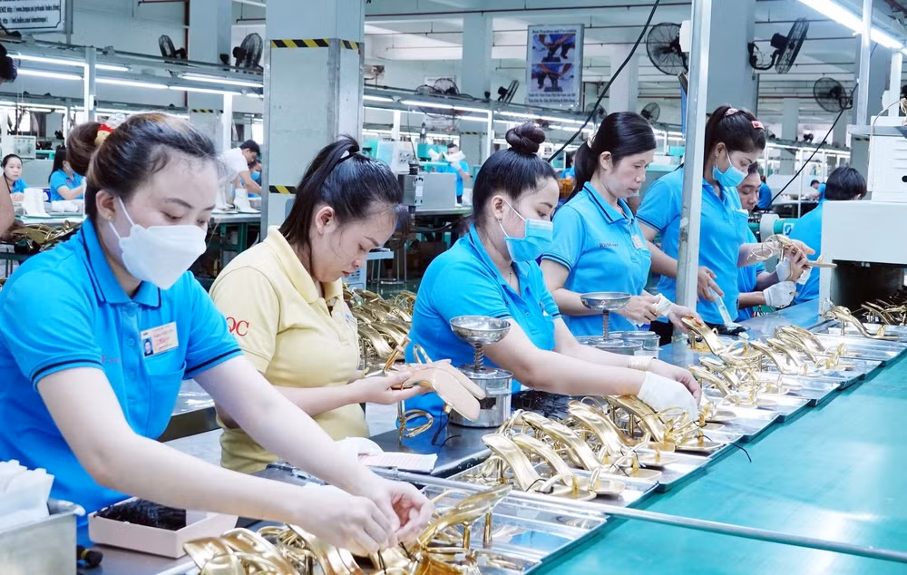 nguoi lao dong da tro lai lam viec sau ky nghi tet nhieu dia phuong dat 97 98 co noi den 100 hinh 2