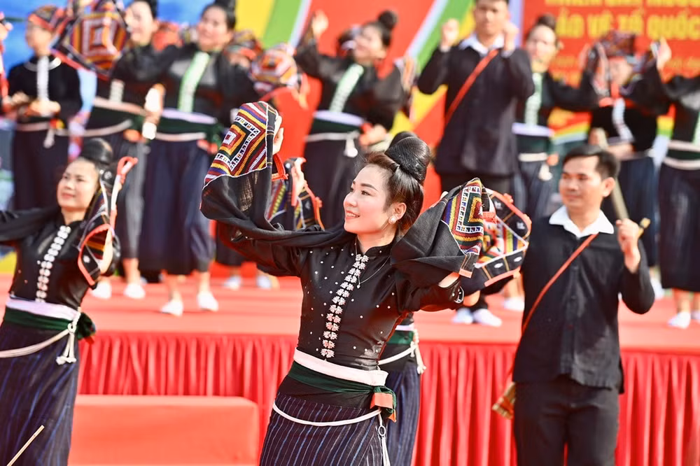 nhieu hoat dong hap dan trong ngay hoi sac xuan tren moi mien to quoc 2025 hinh 1