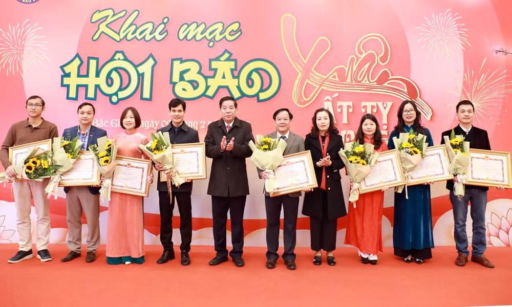 bac giang hoi bao xuan at ty chinh thuc khai mac tai khu du lich tam linh sinh thai tay yen tu hinh 2