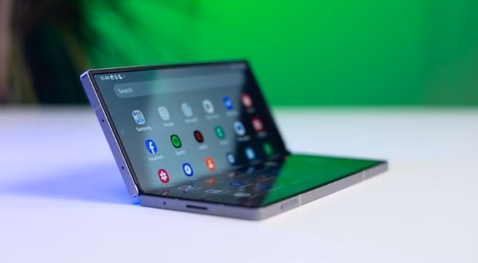 samsung galaxy z fold 7 buoc tien moi trong cong nghe man hinh gap hinh 1