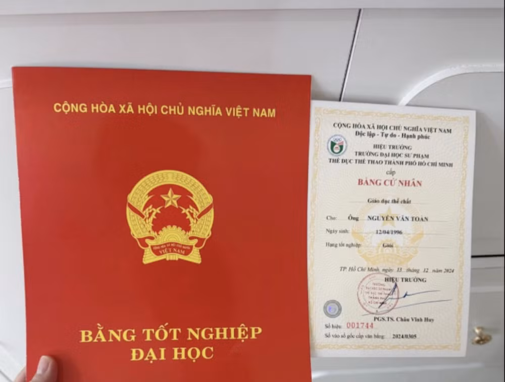 tuyen thu viet nam co bang tot nghiep dai hoc loai gioi la ai hinh 2