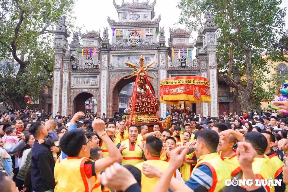 hang nghin nguoi dan ve ruoc phao tai lang dong ky hinh 3