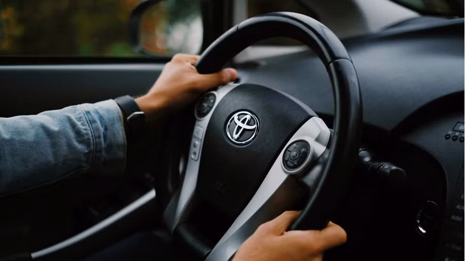 tesla va toyota vi vua cua hien tai va tuong lai hinh 1