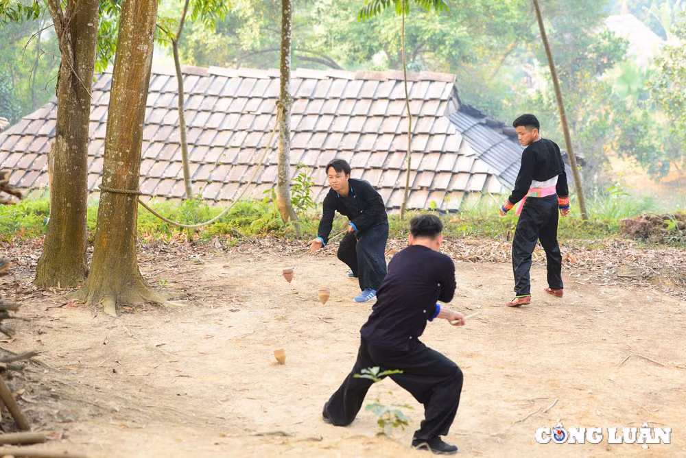 doc dao tro choi danh tu lu cua nguoi mong dien bien trong ngay tet hinh 7