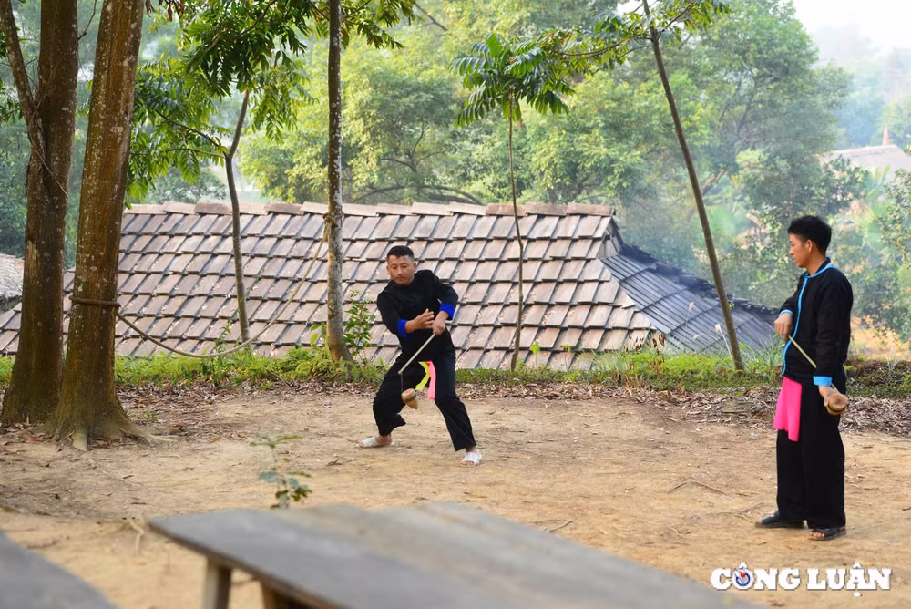 doc dao tro choi danh tu lu cua nguoi mong dien bien trong ngay tet hinh 2