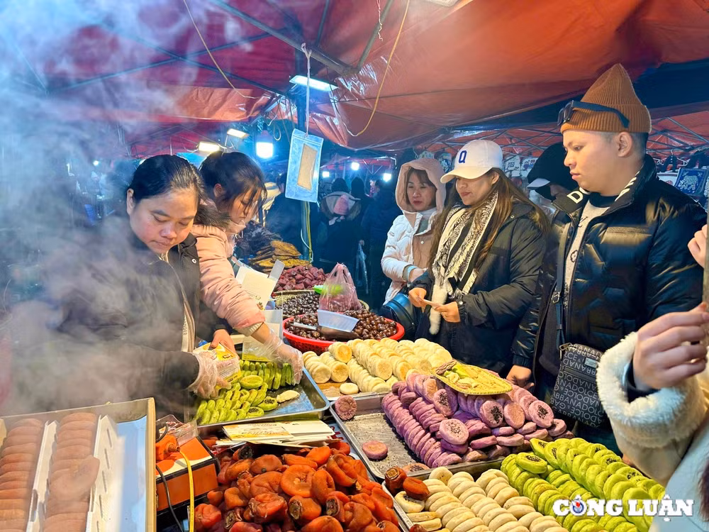 khach du lich nuom nuop ve trai nghiem cho am thuc dem tai sa pa hinh 6