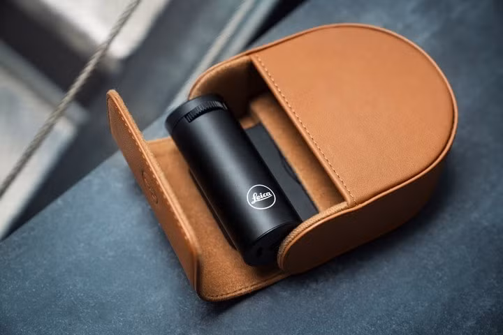 leica lan dau ra mat phu kien cho iphone bang cam lux grip mang den trai nghiem chup anh chuyen nghiep hinh 1