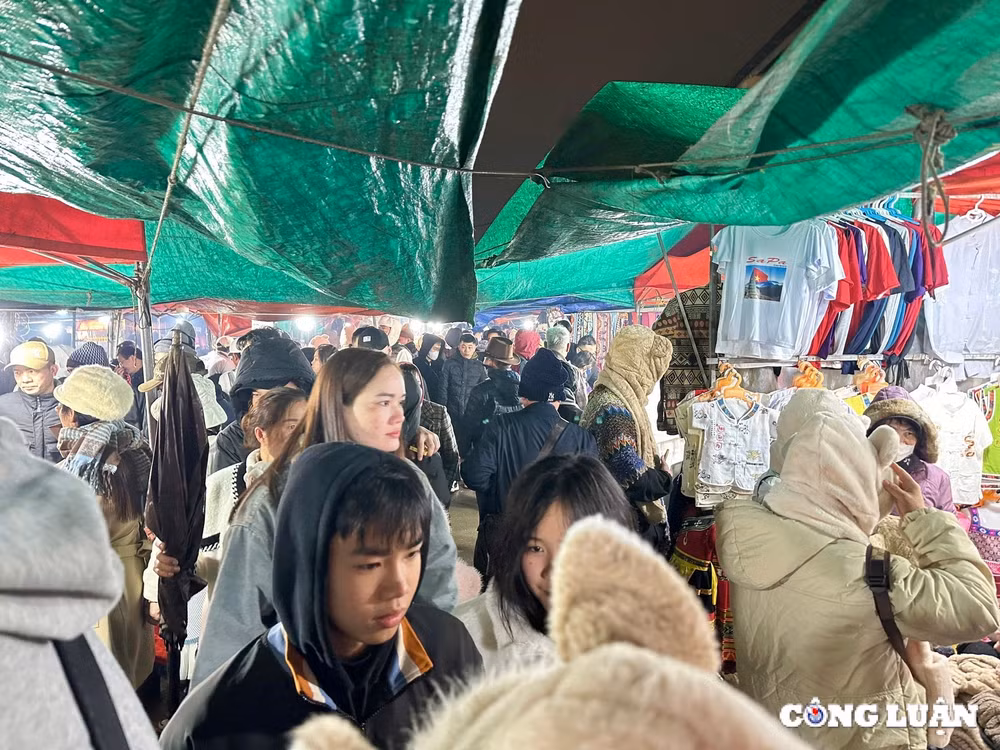 khach du lich nuom nuop ve trai nghiem cho am thuc dem tai sa pa hinh 18
