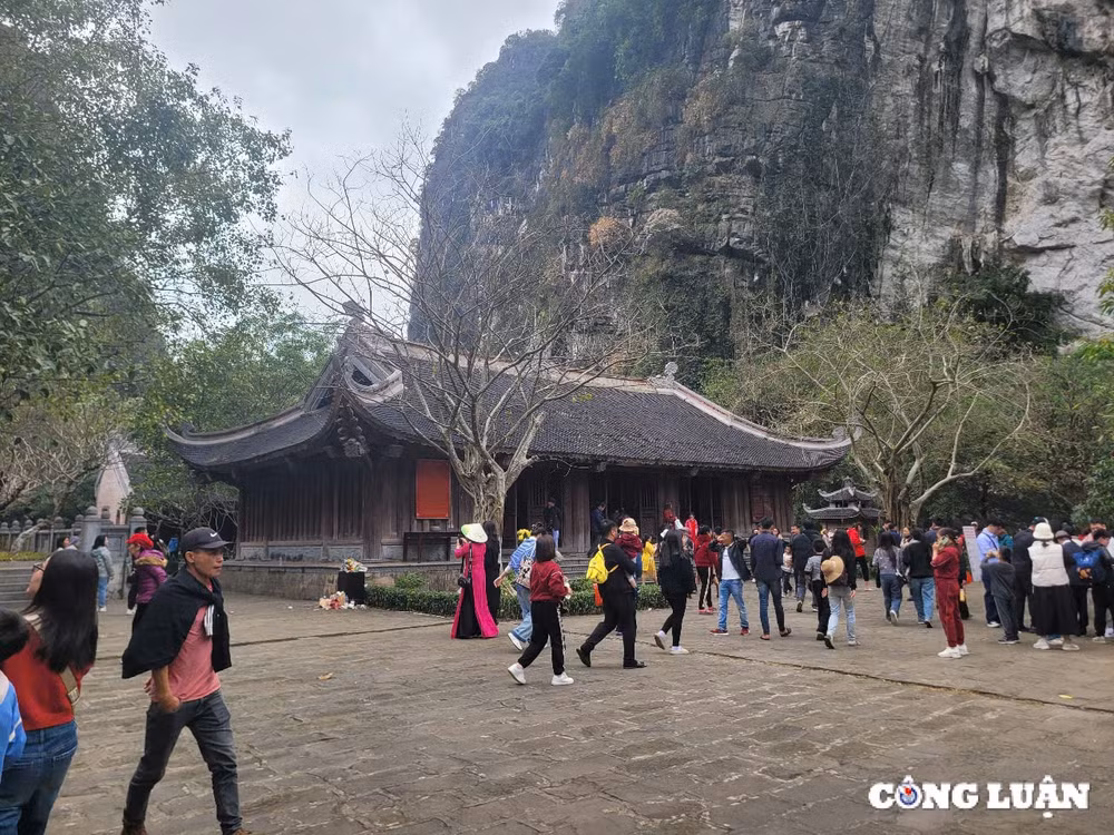 ninh binh doanh thu du lich uoc dat gan 1000 ty dong trong 9 ngay nghi tet hinh 3