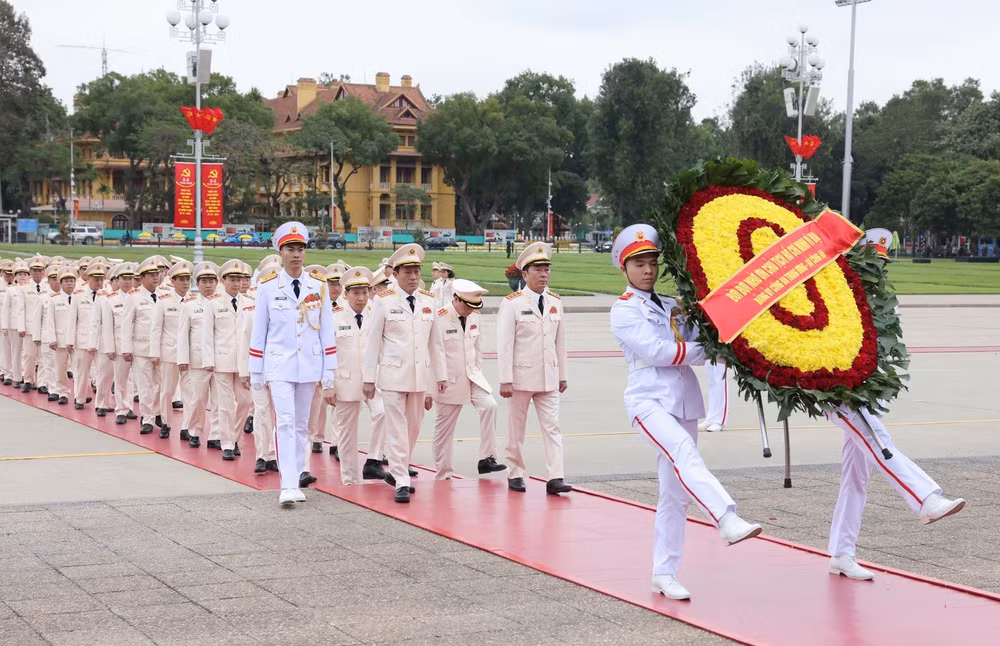 lanh dao dang nha nuoc vao lang vieng chu tich ho chi minh nhan ky niem 95 nam ngay thanh lap dang hinh 3