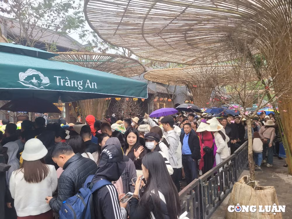 ninh binh doanh thu du lich uoc dat gan 1000 ty dong trong 9 ngay nghi tet hinh 1