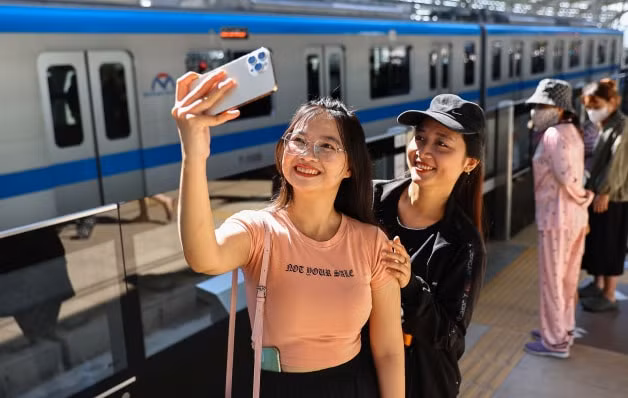tp hcm day manh khai thac tour du lich noi do hinh 1