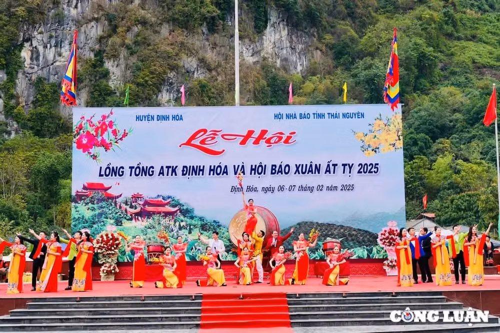 hoi bao xuan at ty tinh thai nguyen mang den cho ban doc va nhan dan mot khong gian bao chi nhieu ban sac hinh 4