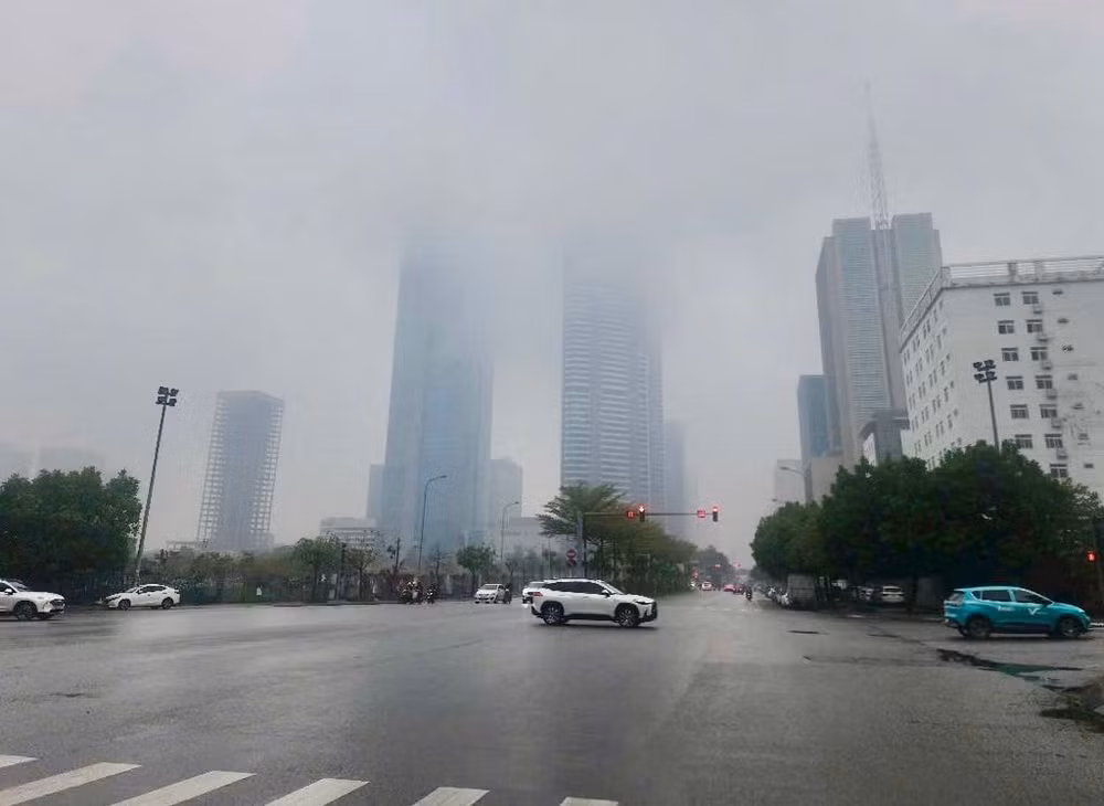 khuyen cao di chuyen an toan trong thoi tiet mua phun duong tron truot hinh 1