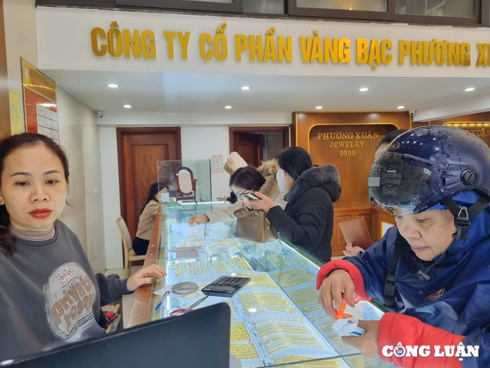 nguoi dan doi mua mua vang ngay via than tai o ha tinh hinh 2